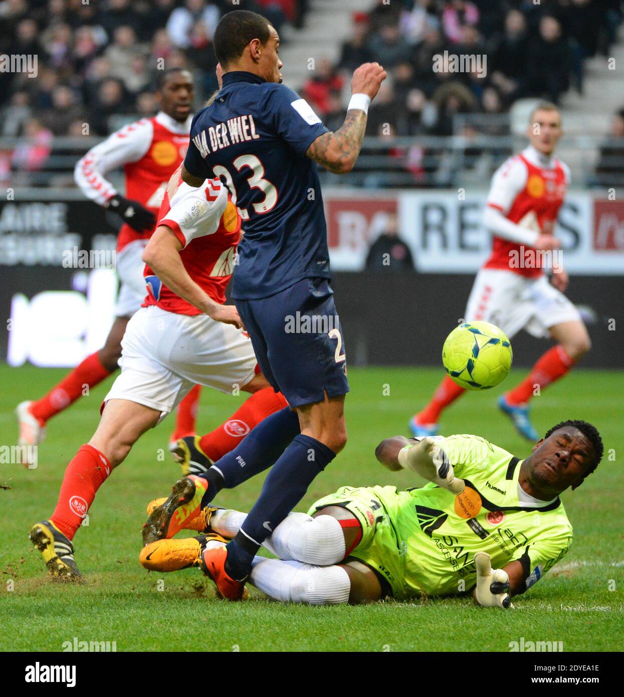 Goal Grégory VAN DER WIEL (12') / Paris Saint-Germain - Stade de Reims  (4-1)/ 2015-16 