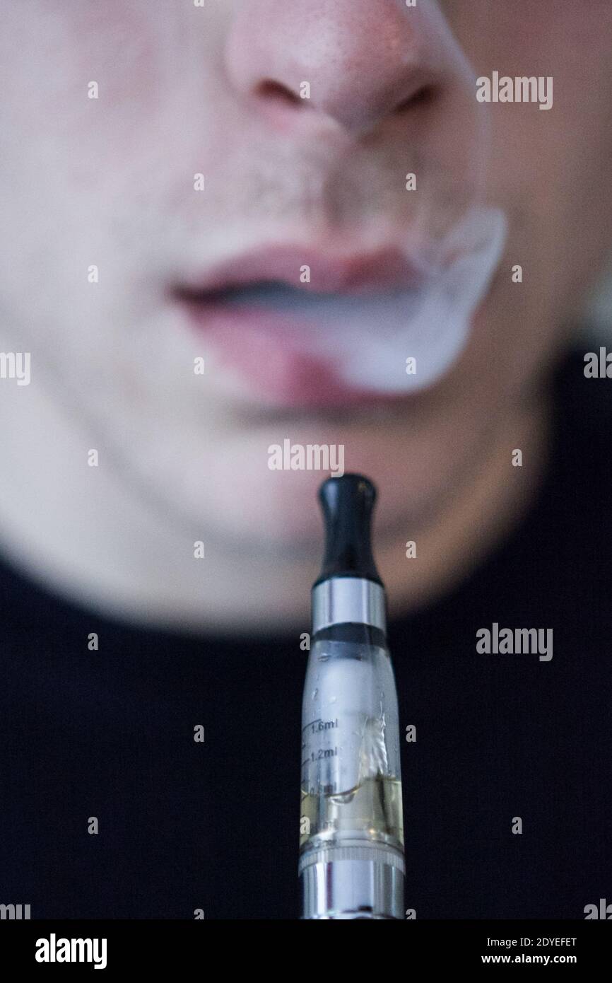 View of electronic cigarette containing propylene, glycol and vegetable  glycerin, in Paris, France on March, 07, 2013. Photo by Audrey  Poree/ABACAPRESS.COM Stock Photo
