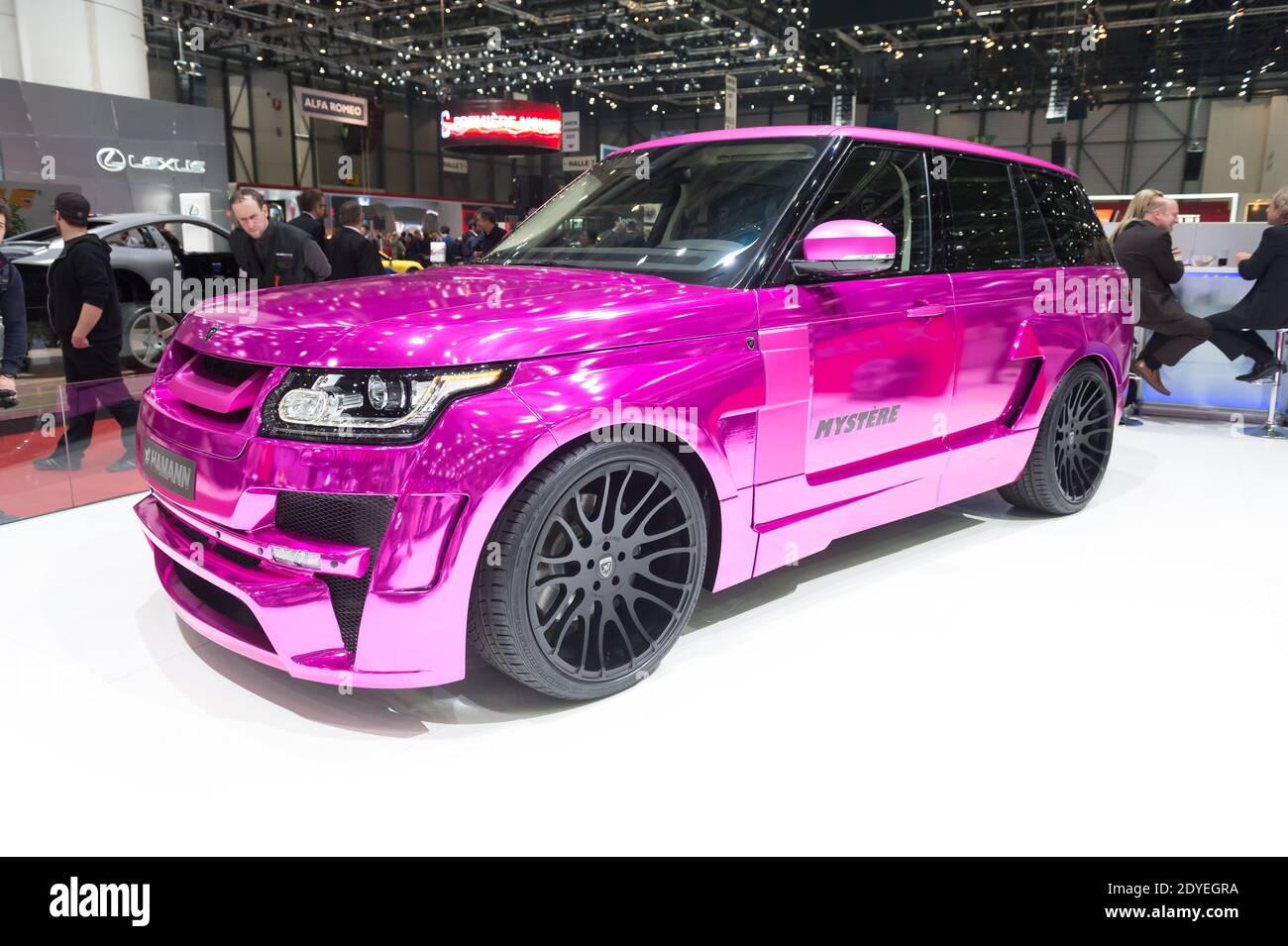 Custom range rover hi-res stock photography and images - Alamy