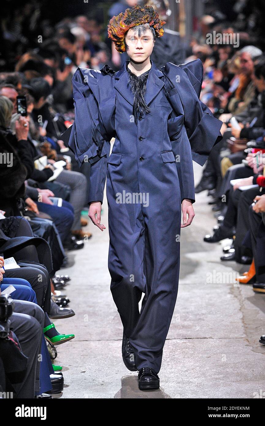 Rei kawakubo runway hotsell