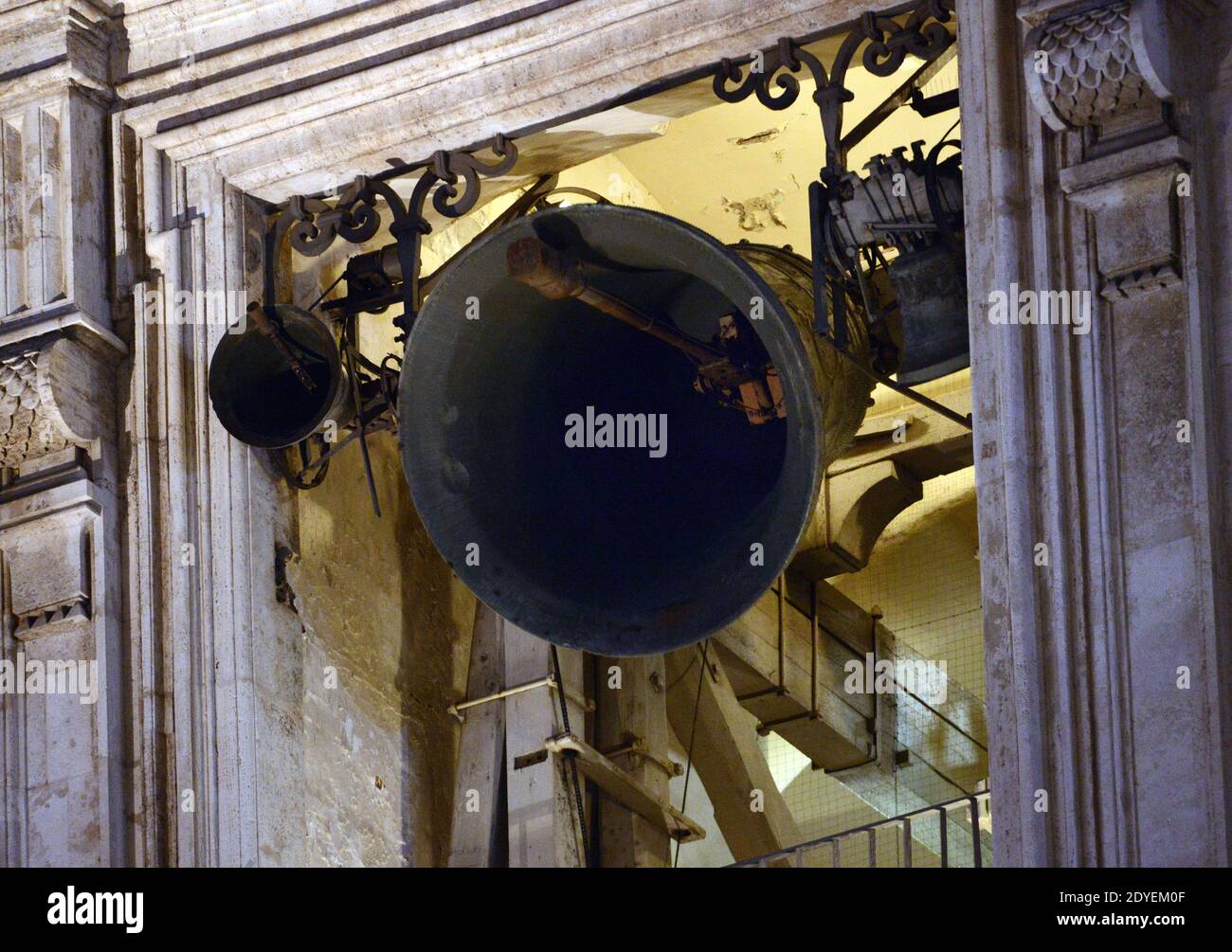 Bells saint peters basilica hi-res stock photography and images - Alamy