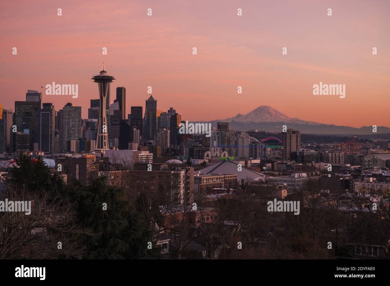 Seattle skyline at sunset from Kerry Park Stock Photo - Alamy