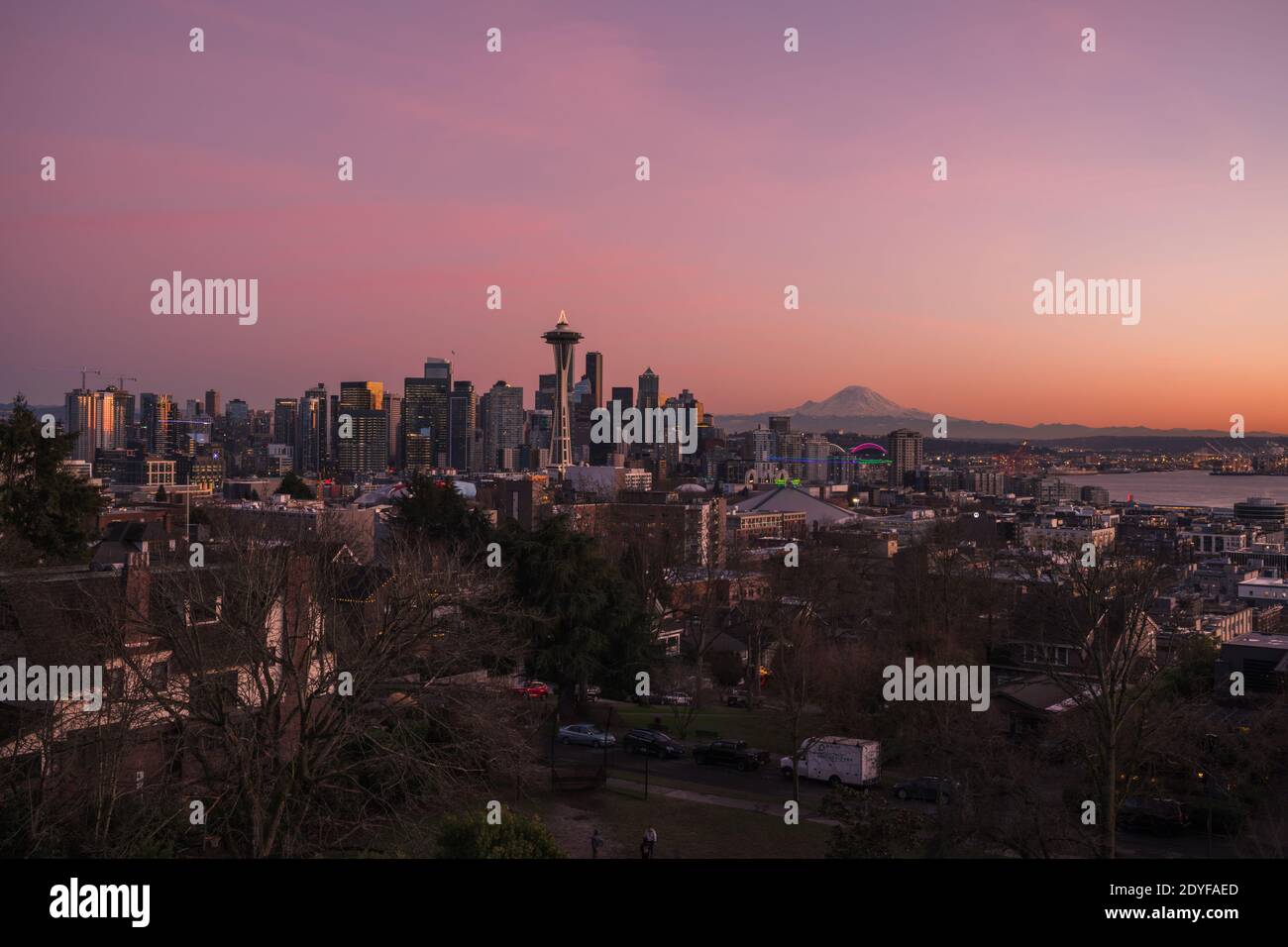 Seattle skyline at sunset from Kerry Park Stock Photo - Alamy