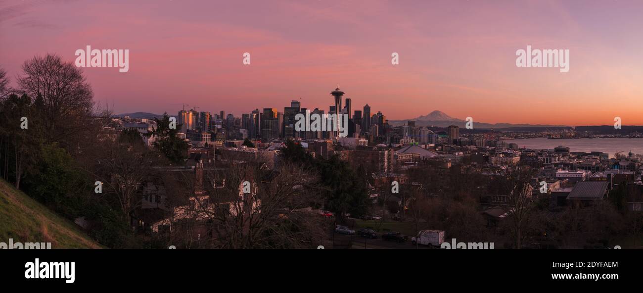 Seattle skyline at sunset from Kerry Park Stock Photo - Alamy