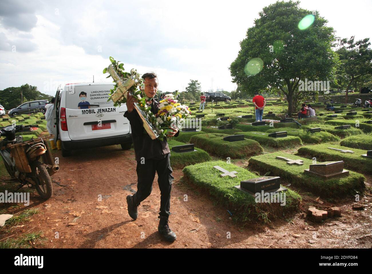 Jakarta, Indonesia. 26th Dec, 2020. A funeral officer prepares a funeral procession for the