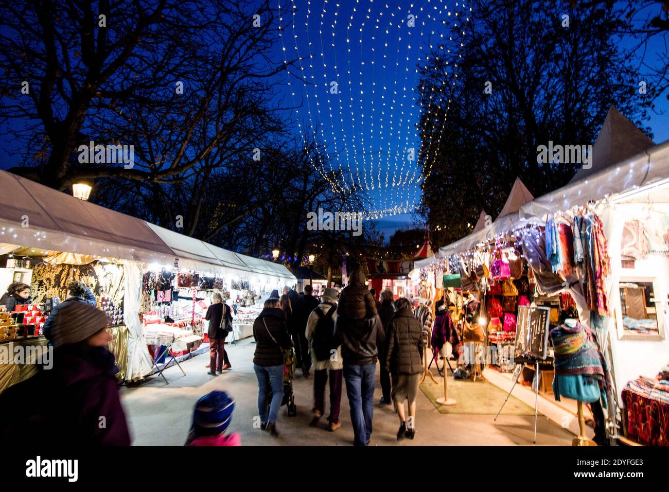 ChampsElysees Christmas Market. Marché de Noël des ChampsElysées