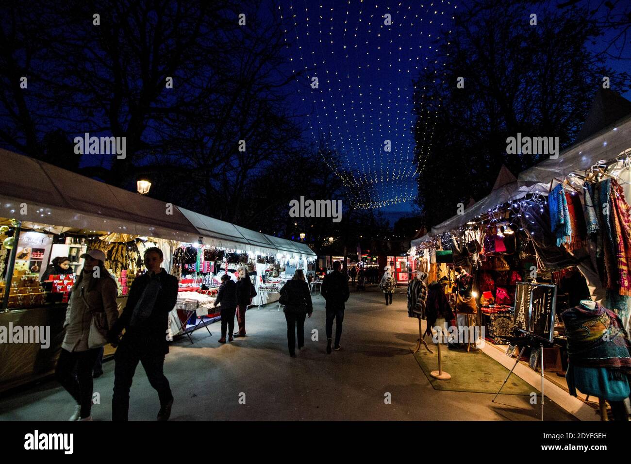 ChampsElysees Christmas Market. Marché de Noël des ChampsElysées