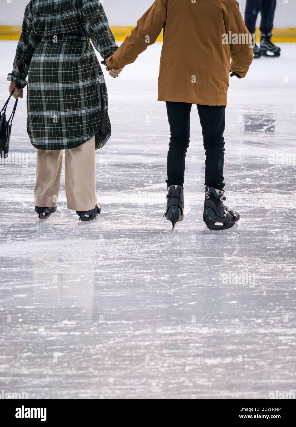 Holding hands ice skating hires stock photography and images Alamy