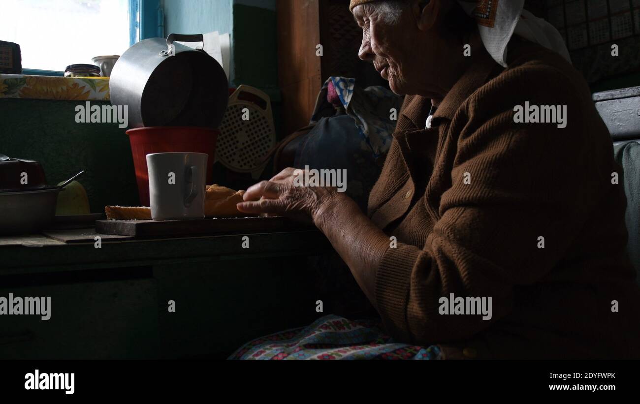 Old wrinkled woman hi-res stock photography and images - Alamy