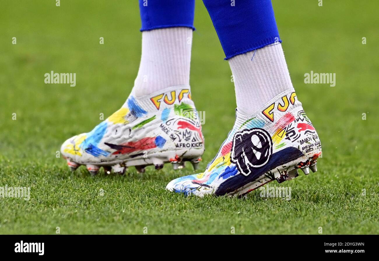 premier league football boots