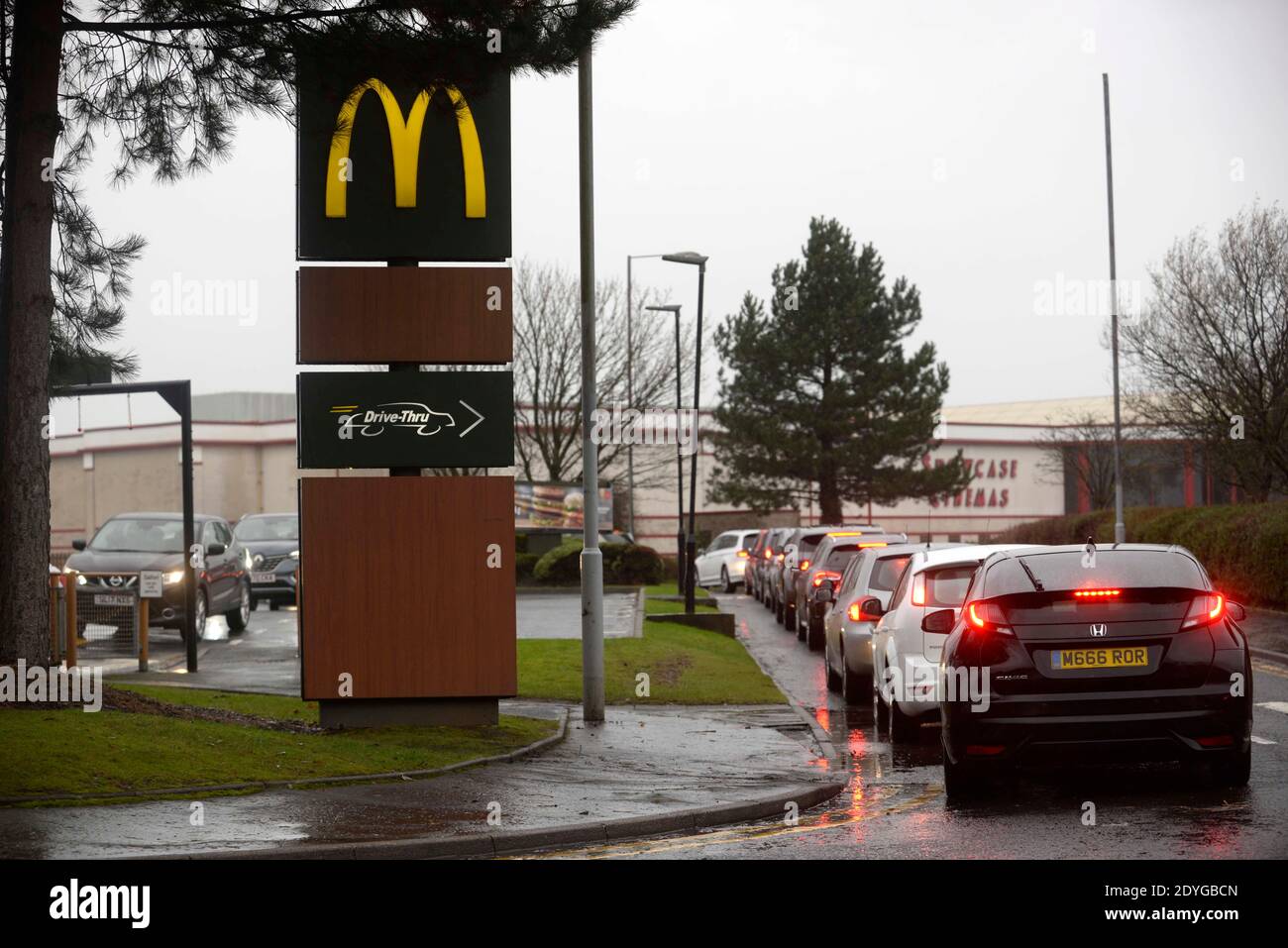 Linnwood, Renfrewshire, Scotland. 26th December   A combination of tougher lockdown restrictions and bad weather has left the street of Scotland mostly deserted.   Cars queuing for McDonalds drive through. Credit: Chris McNulty/Alamy Live News Stock Photo