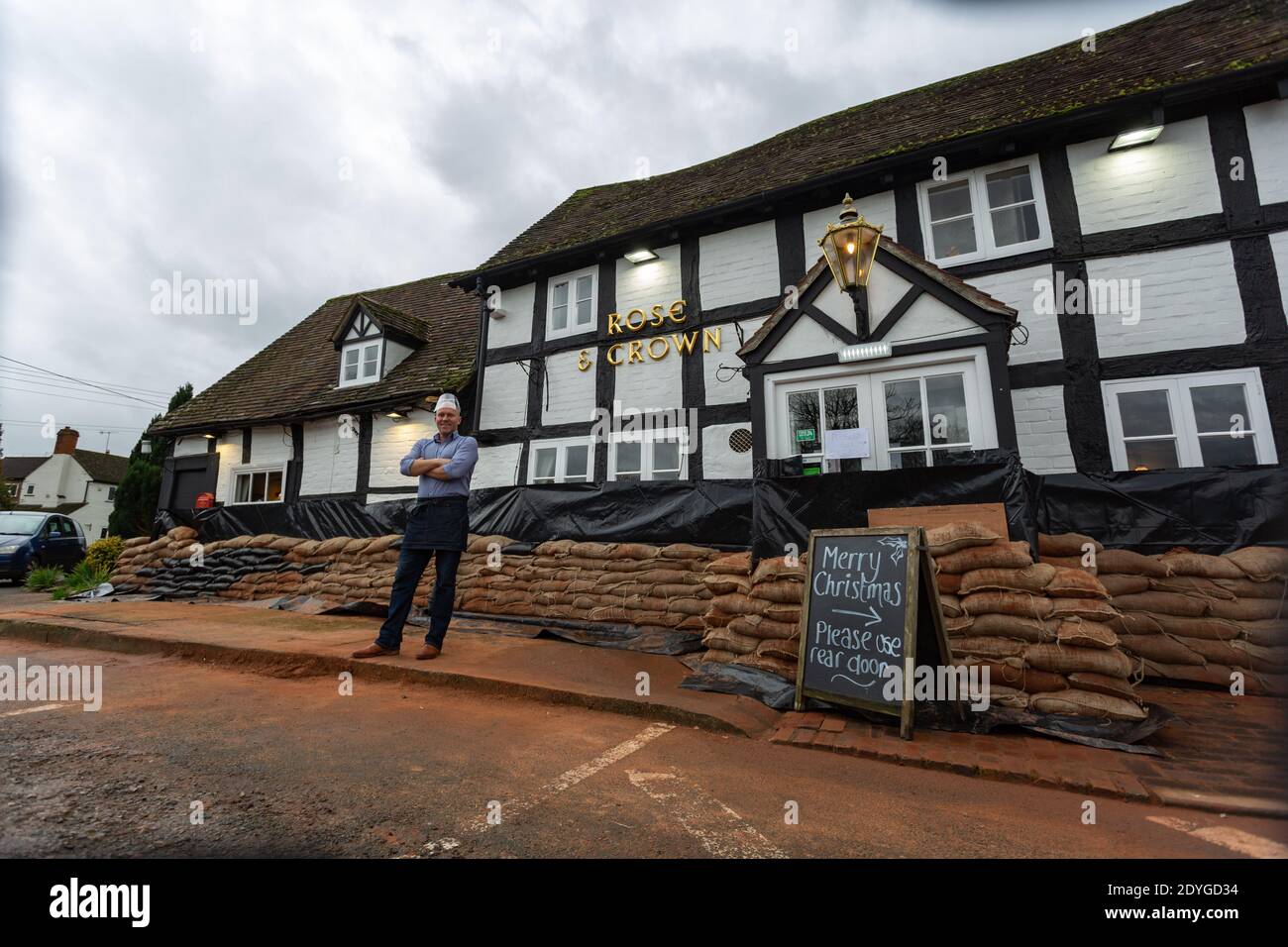 Severn Stoke, Worcestershire, UK. 26th Dec, 2020. The Rose and Crown pub at Severn Stoke in Worcestershire has sandbags as flood defences. The pub floods most years when the nearby rivers Severn and Teme burst their banks. Proprieter Andrew Goodall has recently taken over the pub and has spent thousands on flood protection. Credit: Peter Lopeman/Alamy Live News Stock Photo