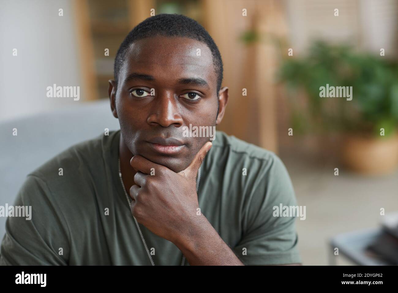 Casual african man looking camera hi-res stock photography and images ...