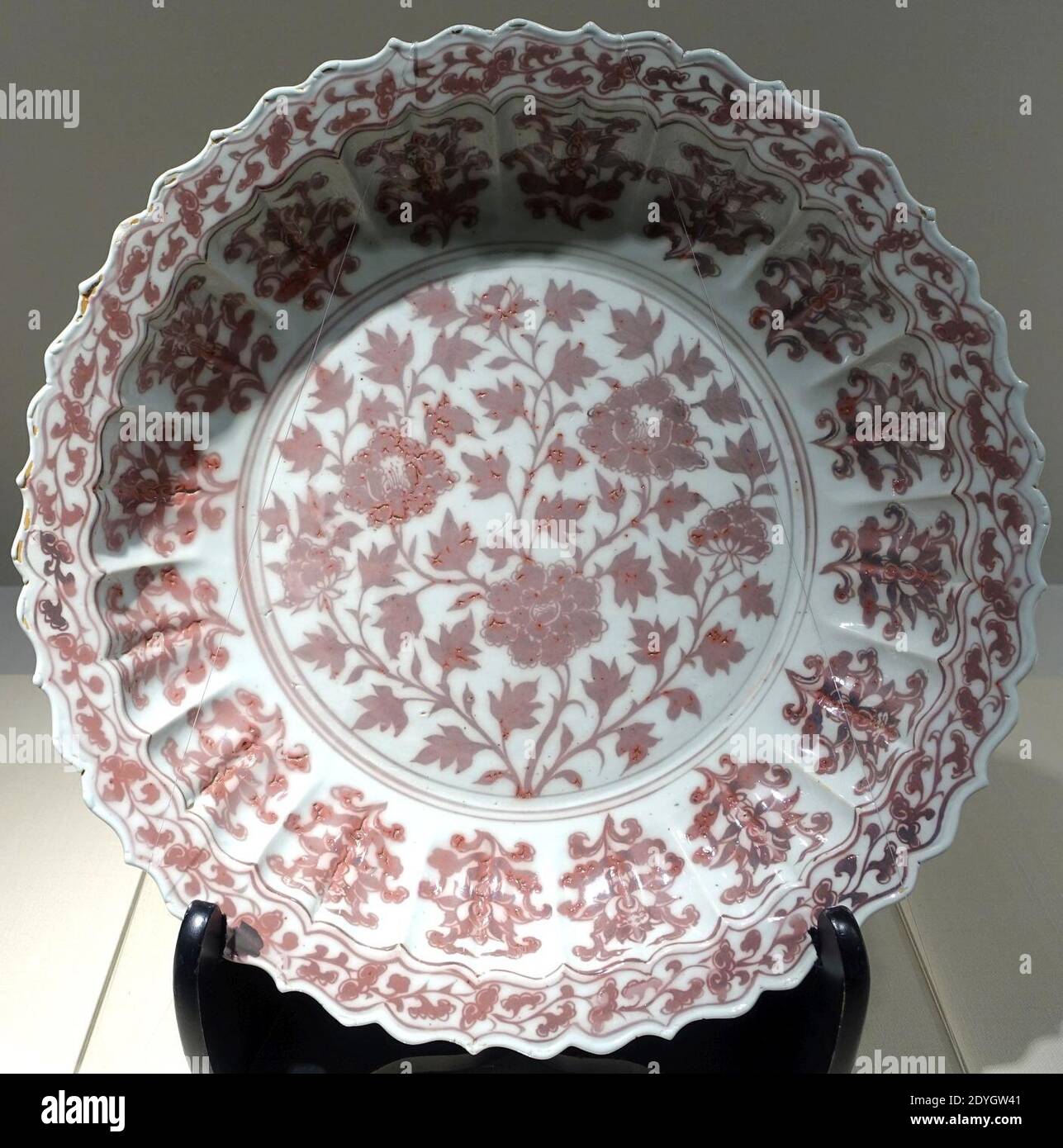 Large dish with peony design, China, Jingdezhen kiln, Ming dynasty, Hongwu period, 1369-1398 AD, underglaze copper-red - Matsuoka Stock Photo