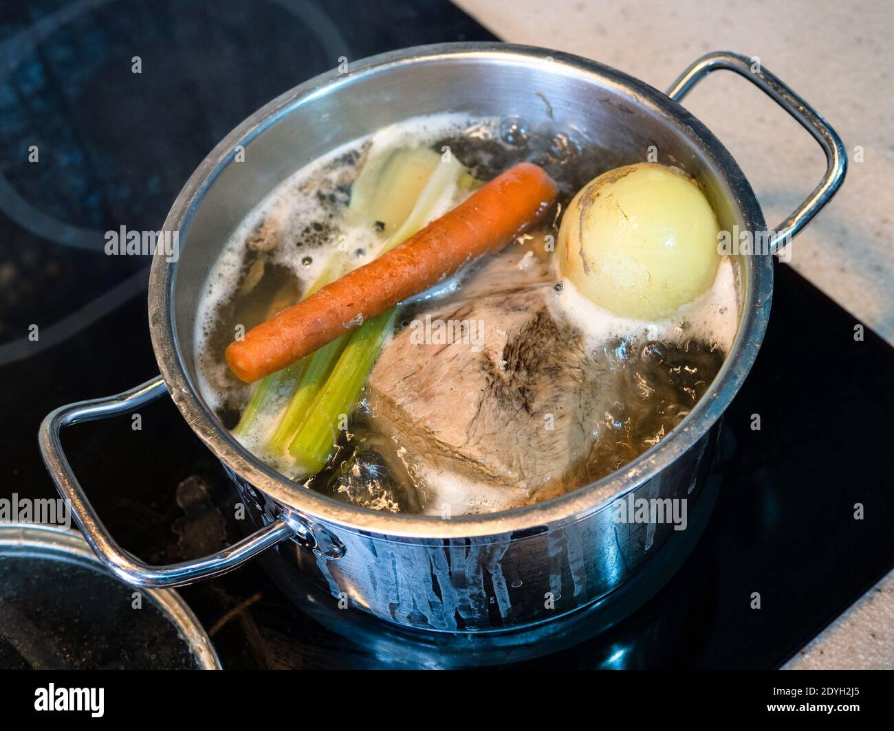 Boiling vegetables on stove hires stock photography and images Alamy