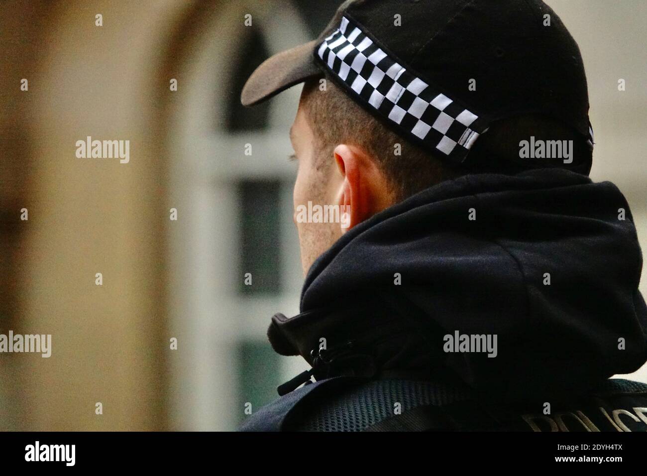 Armed police officer guards hi-res stock photography and images - Alamy
