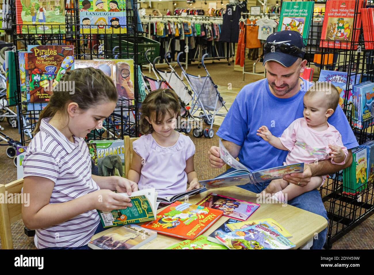 Unclaimed baggage center hires stock photography and images Alamy
