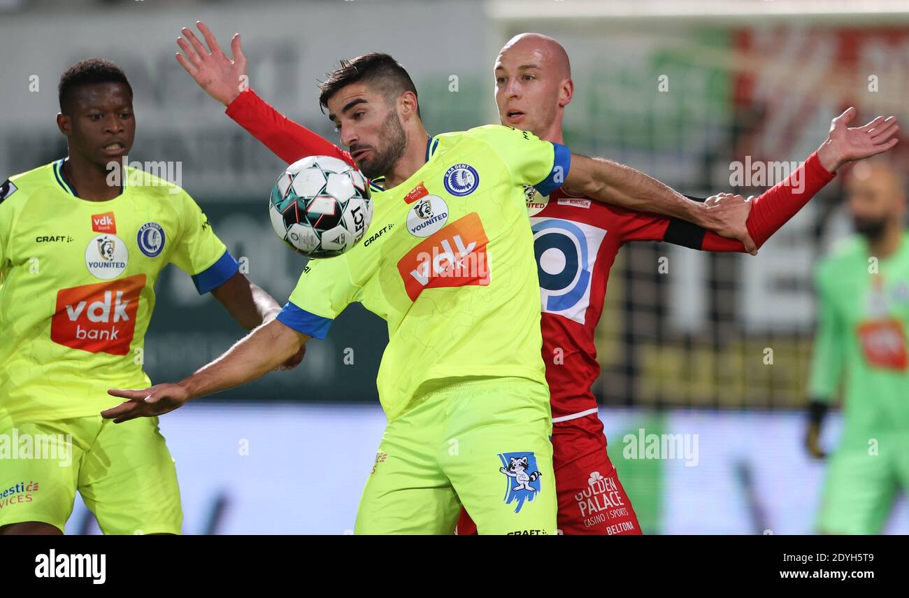 Gent's Milad Mohammadi and Kortrijk's Gilles Dewaele fight for the ball during a soccer match between KV Kortrijk and KAA Gent, Saturday 26 December 2 Stock Photo