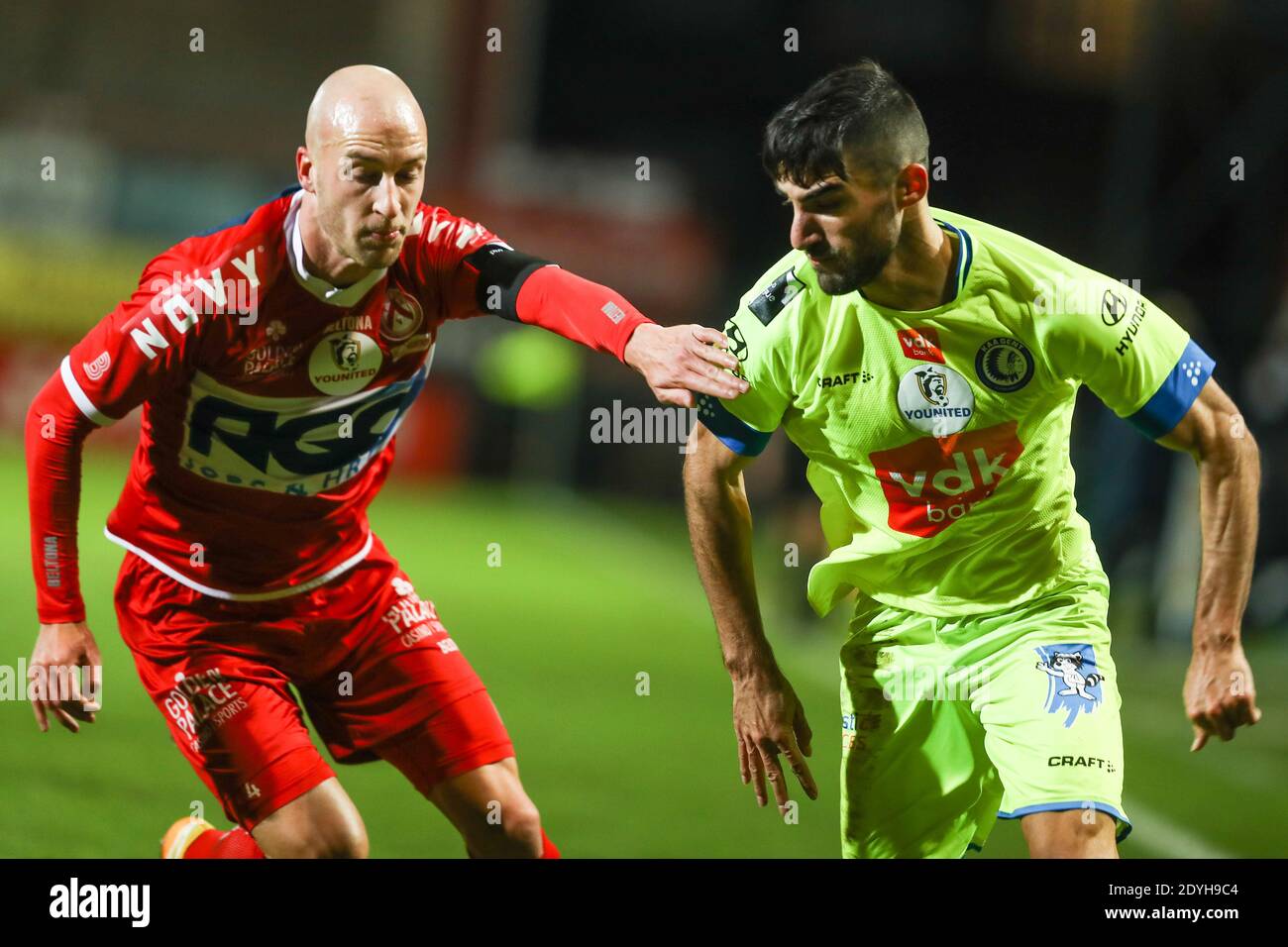Kortrijk's Gilles Dewaele and Gent's Milad Mohammadi fight for the ball during a soccer match between KV Kortrijk and KAA Gent, Saturday 26 December 2 Stock Photo