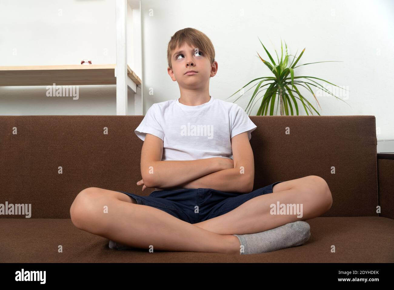 Arms folded legs crossed hires stock photography and images Alamy