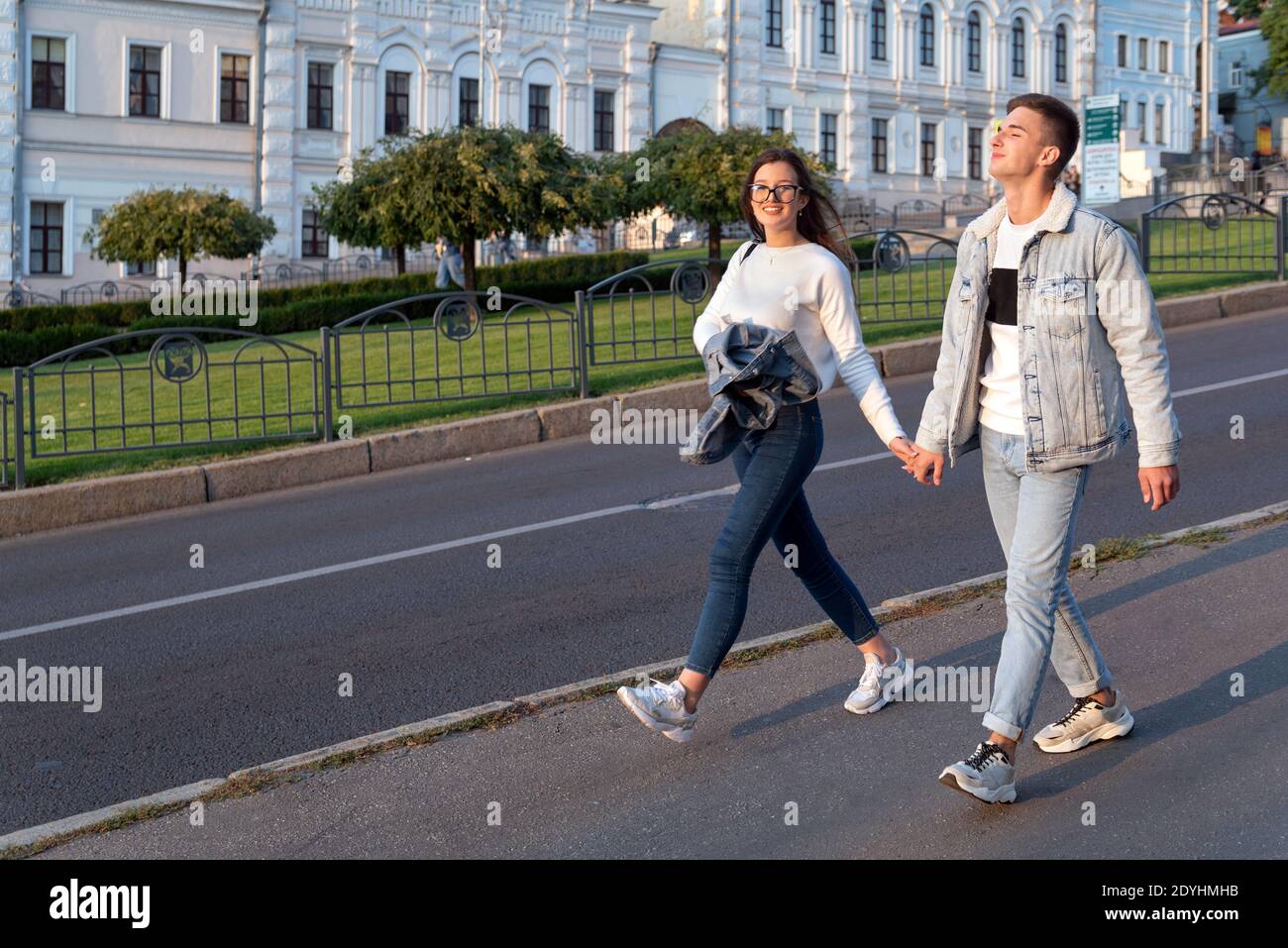 Happy boyfriend girlfriend walk around hi-res stock photography and ...