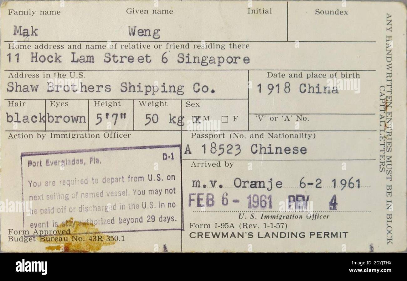 patroon zeewier tiran Landingsvergunning (Crewman's Landing Permit) op naam van Mak Weng als  bemanningslid van passagiersschip M.V. Oranje, objectnr KA 19079.149.2  Stock Photo - Alamy