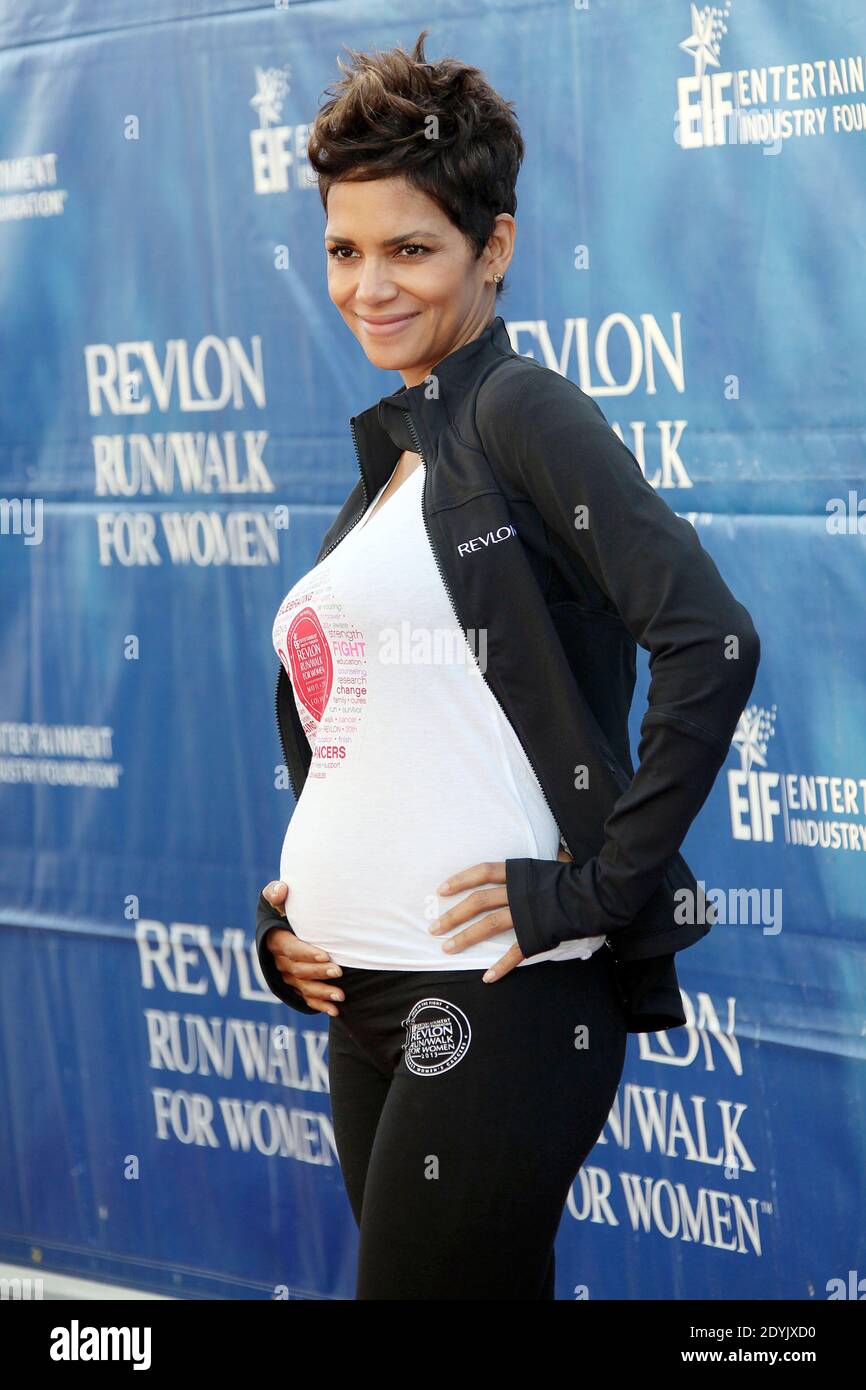 Pregnant Halle Berry arrives at the '20th Annual EIF Revlon Run/Walk