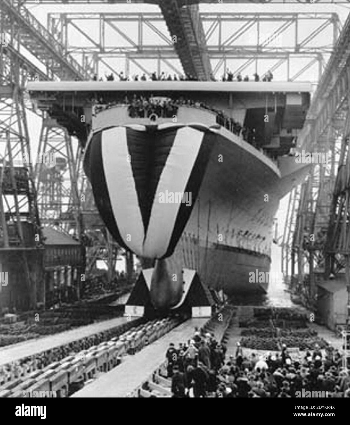 Launch of USS ShangriLa (CV38) in 1944 Stock Photo Alamy