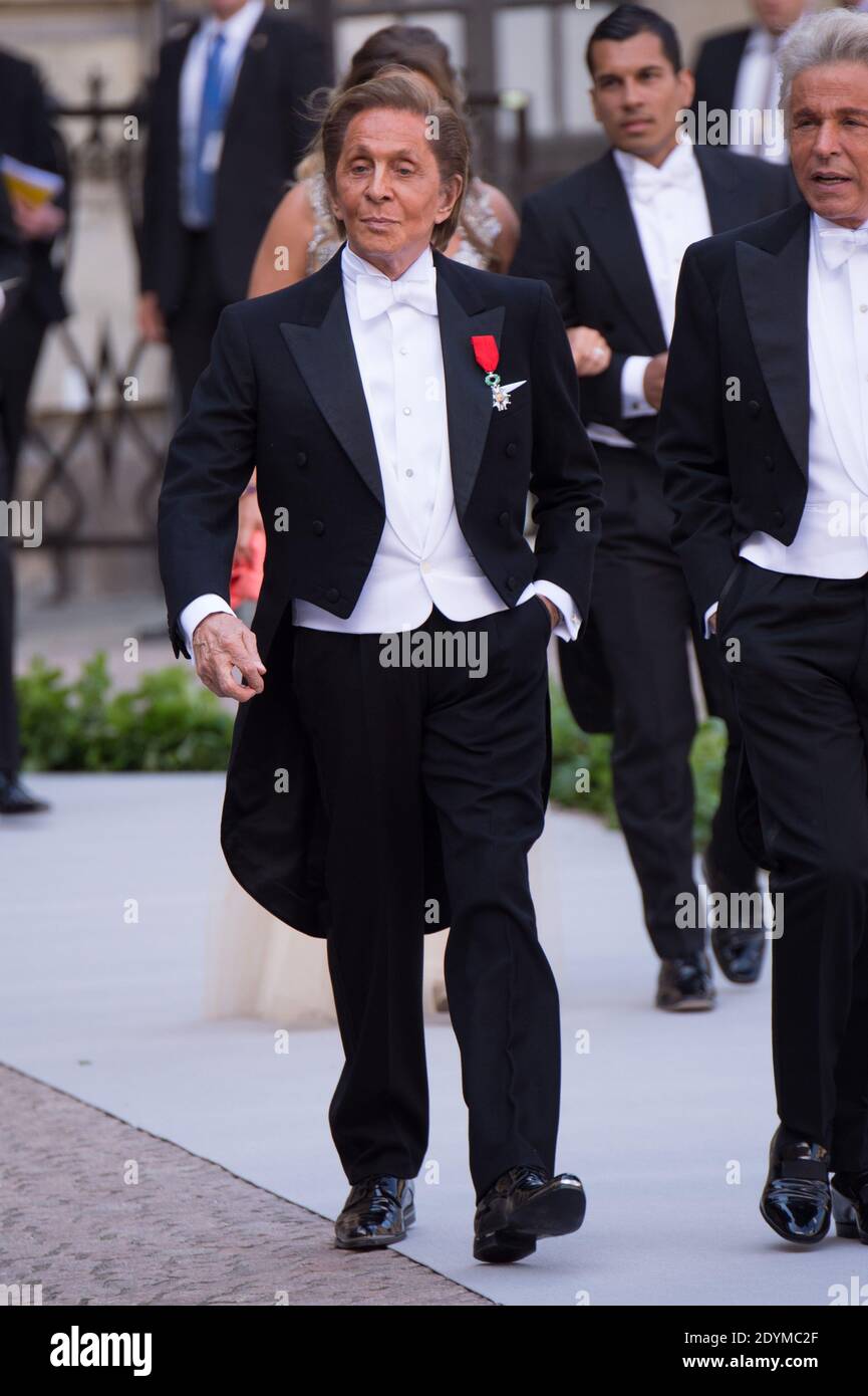 Glow Messing ballade Designer Valentino Garavani (R) and Giancarlo Giammetti, honorary president  of the Valentino Fashion House attending the wedding of Swedish Princess  Madeleine and Chris O'Neill at the Chapel of the Royal Palace in