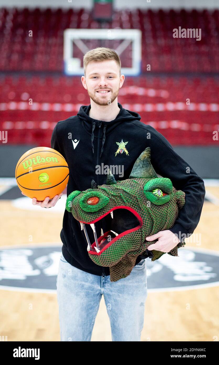 18 December 2020, Lower Saxony, Quakenbrück Marius Lau, basketball