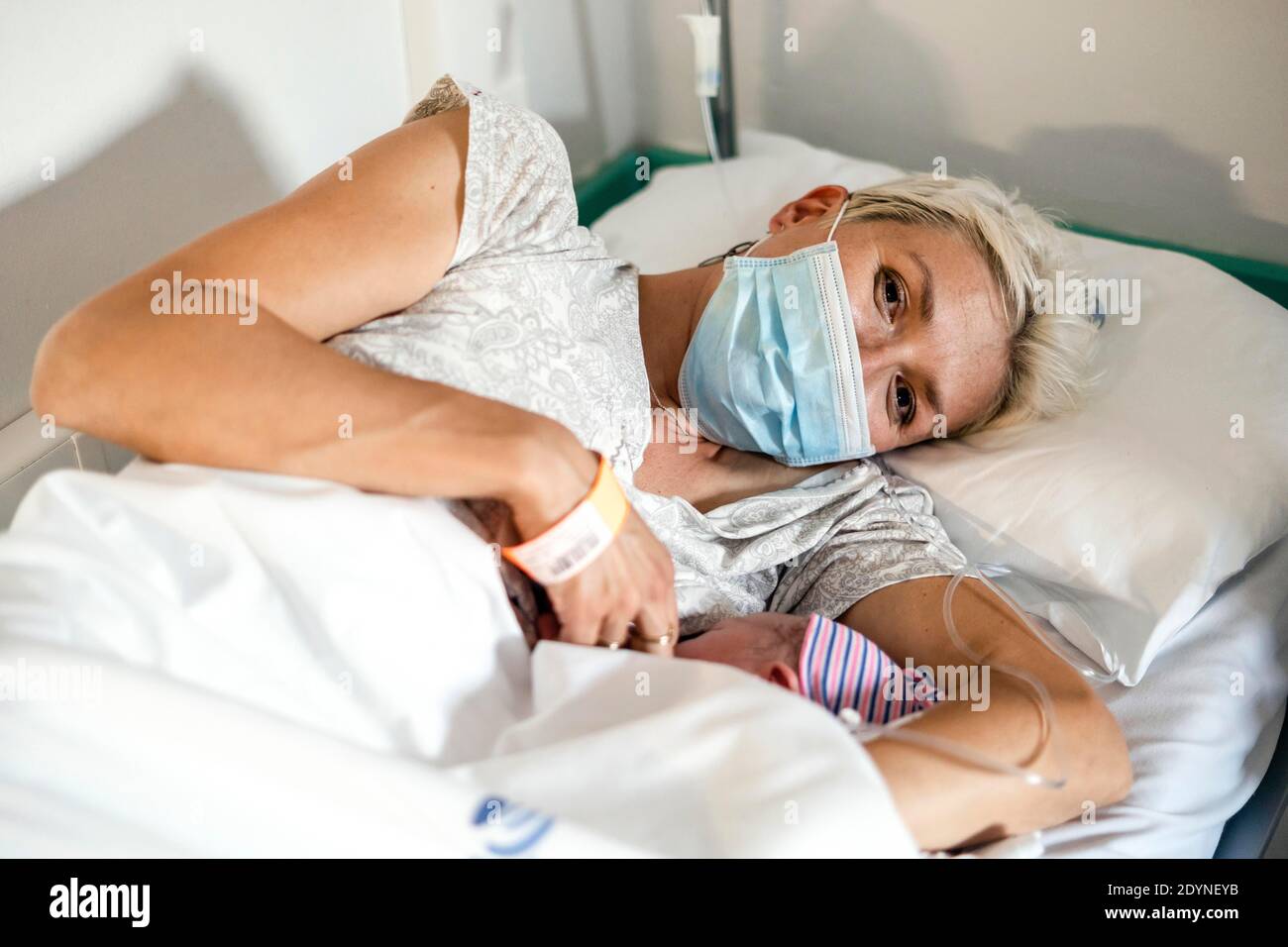 Breastfeed in hospital hi-res stock photography and images - Alamy