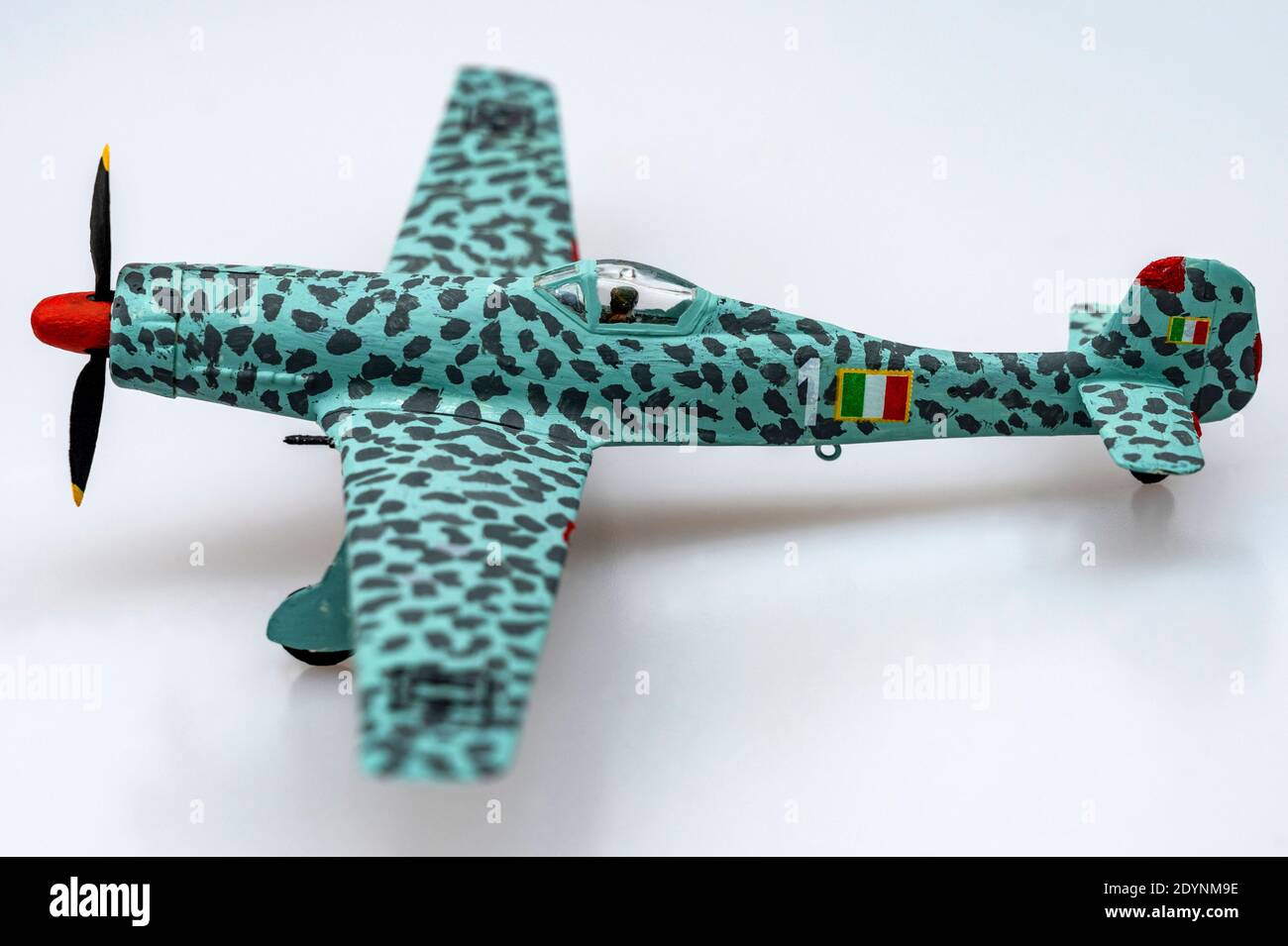 51 Base at Swabisch Hall December 1944 1/72 Aircraft Finished Plane Non diecast J Easy Model Me262 A-2a 9K+BN 5./KG