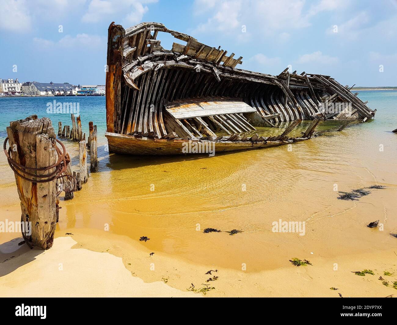 View of an old boat wreck on a beach. Nobody Stock Photo - Alamy