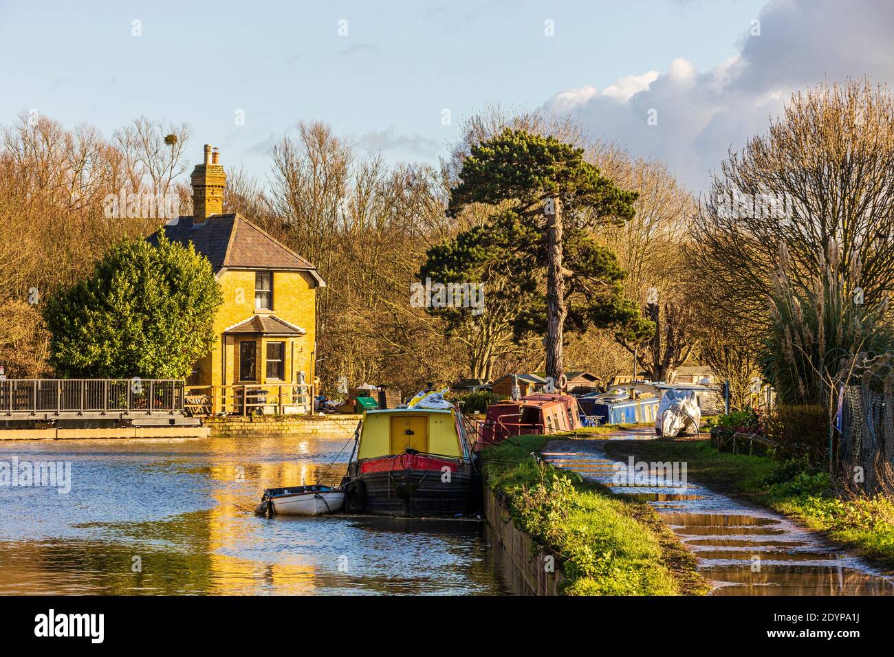 Walk along the River Lea from Ware to Great Amwell Nature Reserve Stock Photo