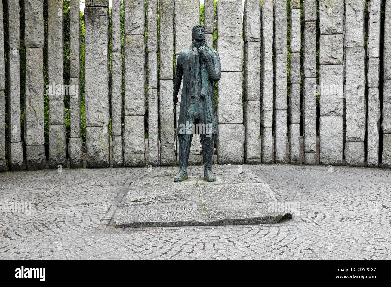 Theobald Wolfe Tone Statue Guarding An Entrance Into St Stephen's Green
