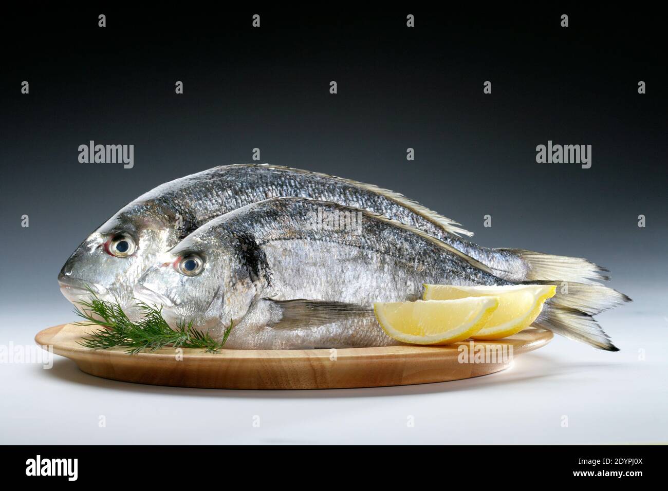 pražma královská, ryby na prkénku, ryby s citronem, Stock Photo