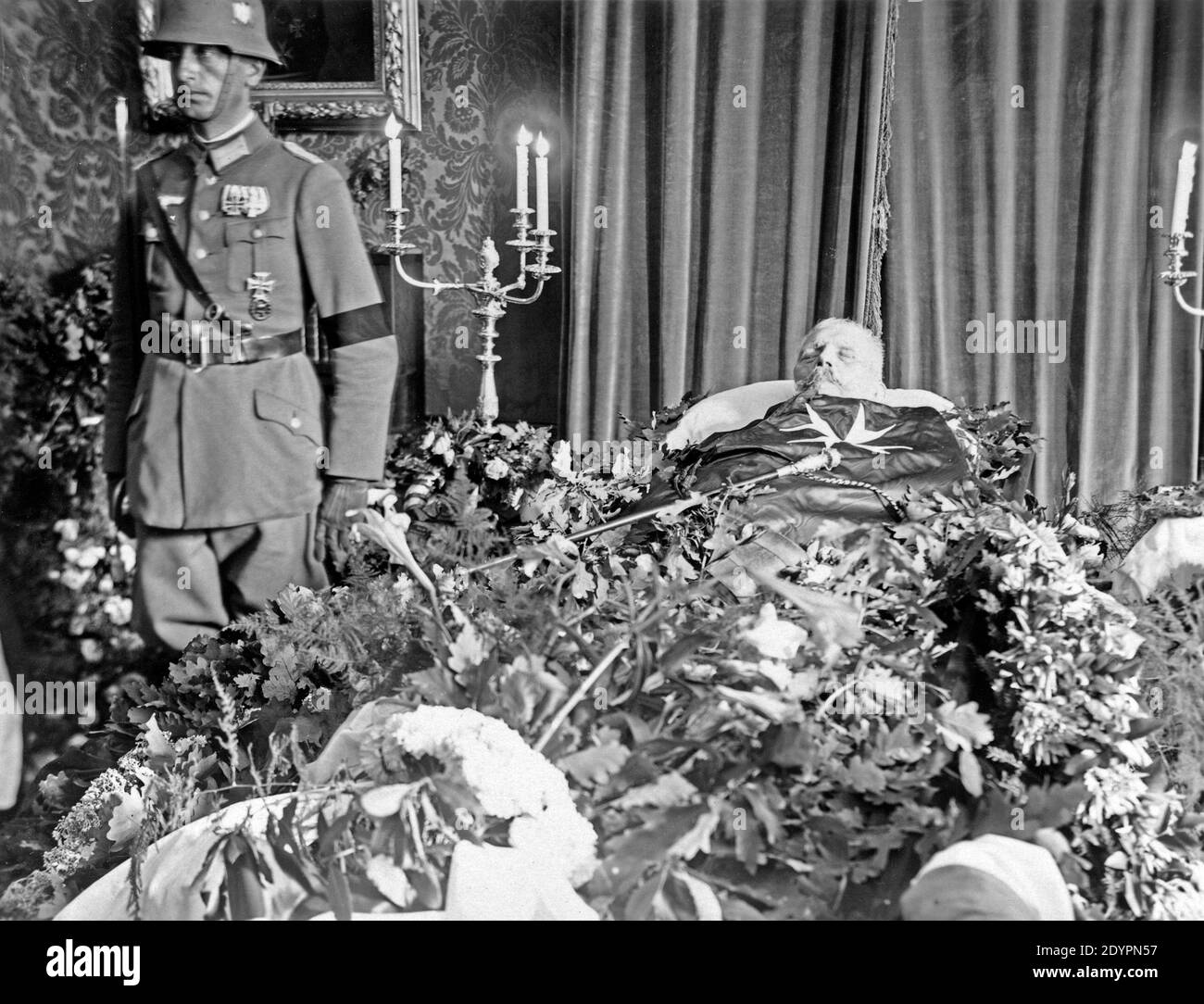 Paul von Hindenburg lying in state, August 1934, Neudeck Manor House, Germany, today Poland Stock Photo