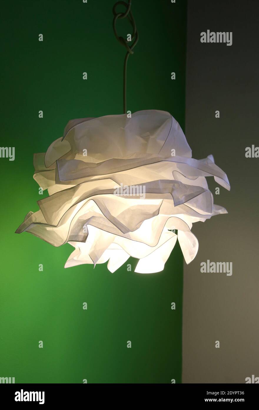 osvětlovací těleso , lampa , světlo , stínítko , papírové stínítko , design , lustr Stock Photo
