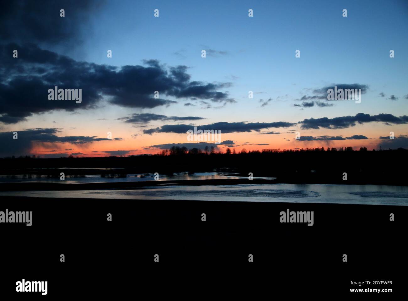 Sunrise over snow covered field hi-res stock photography and images - Alamy