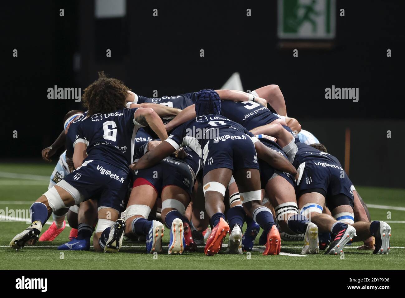 Nanterre, Hauts de Seine, France. 27th Dec, 2020. the Agen scrum pack pushes during the French Top 14 rugby championship between Racing 92 and Agen at the U Arena stadium in Nanterre - France.Racing 92 Won 45-10. Credit: Pierre Stevenin/ZUMA Wire/Alamy Live News Stock Photo