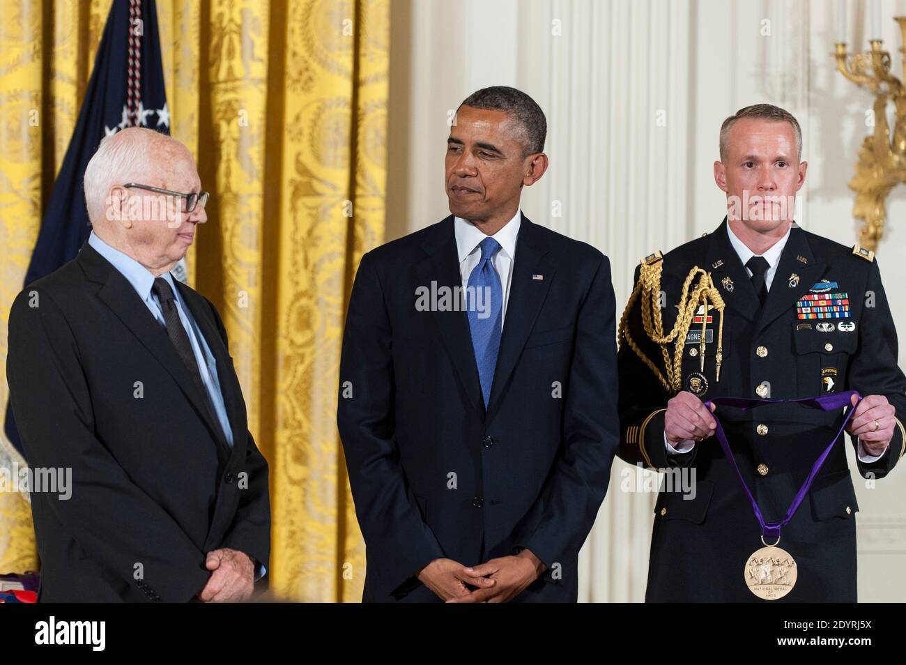 President Obama presents a 2012 National Medal of Arts to Ellsworth Kelly, for his contributions as a painter, sculptor, and printmaker, during a ceremony in the East Room of the White House on July 10, 2013 in Washington, DC. Kelly has shaped more than half a century of abstraction and remains a vital influence in American art.Photo by Pete Marovich/Pool/ABACAPRESS.COM) Stock Photo