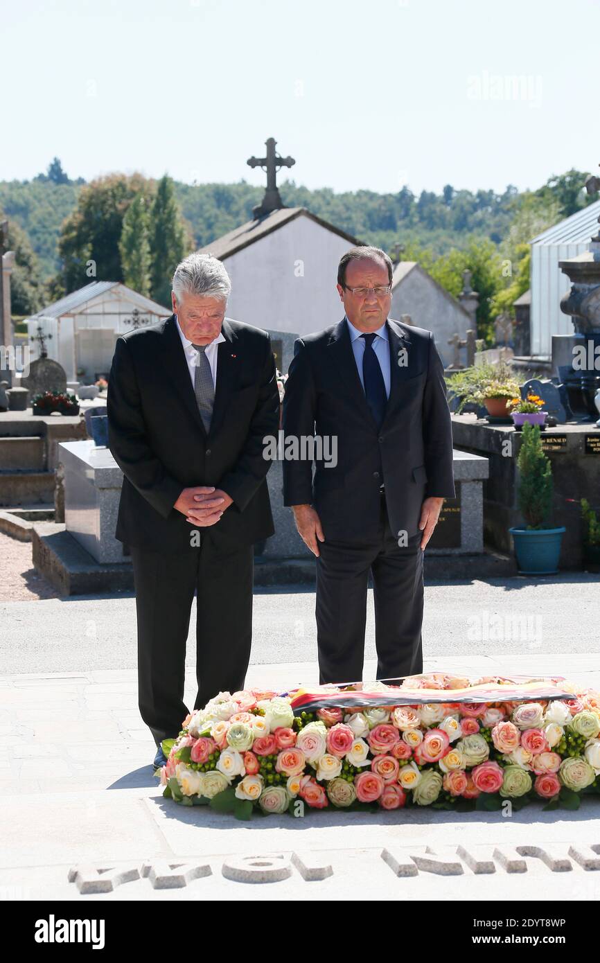 French President Francois Hollande (R) and German President Joachim Gauck lay a wreath at the memorial site in Oradour-sur-Glane, France on September 4, 2013. A unit of SS officers murdered 642 citizens of the town during World War II in June 1944. The German President is on a three-day visit to France. Photo by Patrick Bernard/ABACAPRESS.COM Stock Photo