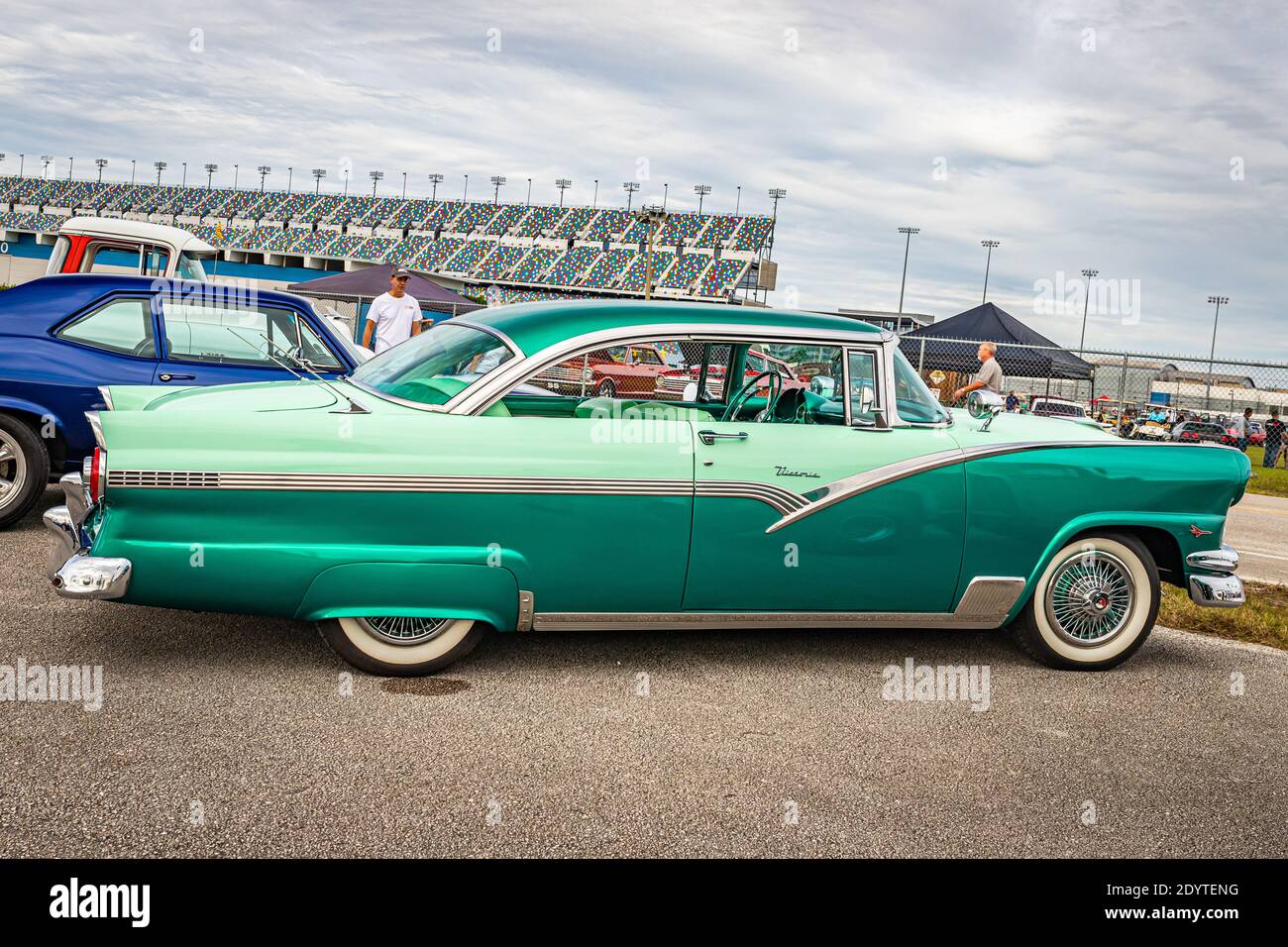 Archivo:1956 Ford Fairlane Crown Victoria EZT616.jpg - Wikipedia, la enciclopedi