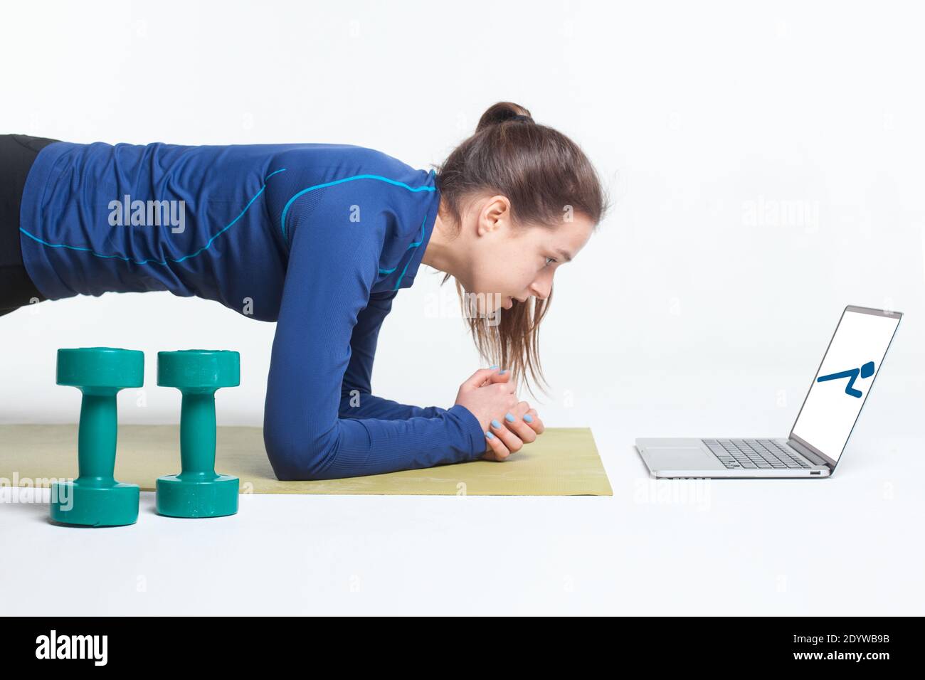 Plank workout hi res stock photography and images Page 5 Alamy