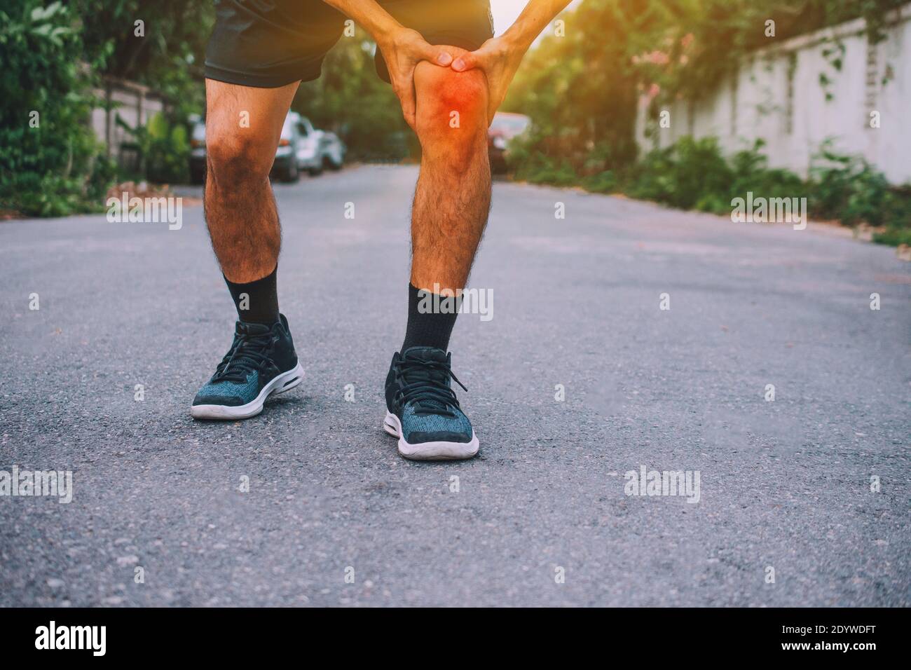 Men with knee pain while jogging Stock Photo Alamy