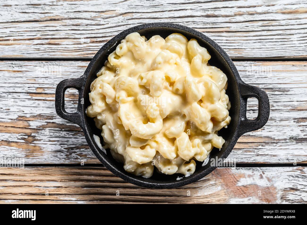 Mac and cheese, american style macaroni pasta in cheesy sauce. White wooden  background. Top view Stock Photo - Alamy