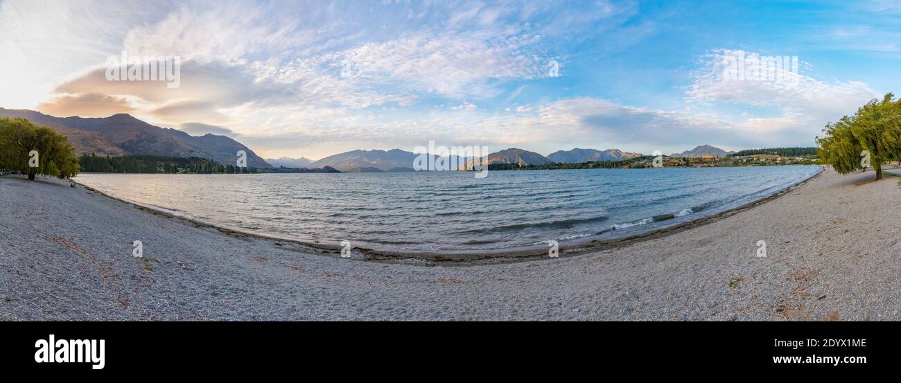 Lake Wanaka At South island of New Zealand Stock Photo - Alamy