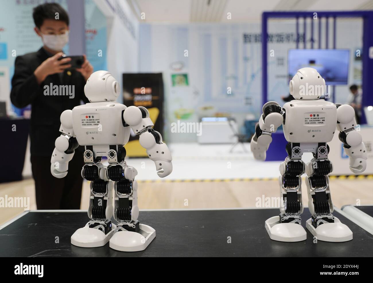 Service robots hi-res stock photography and images - Alamy