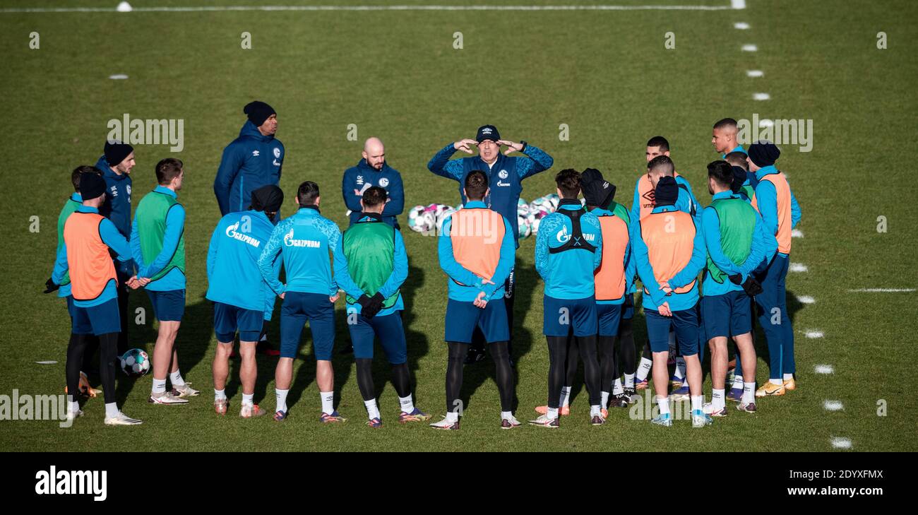 Gelsenkirchen Germany 28th Dec 2020 The New Coach Of Bundesliga Football Club Fc Schalke 04 Christian Gross M 66 During His First Training Session With The Team In Gelsenkirchen Gross Is Supposed