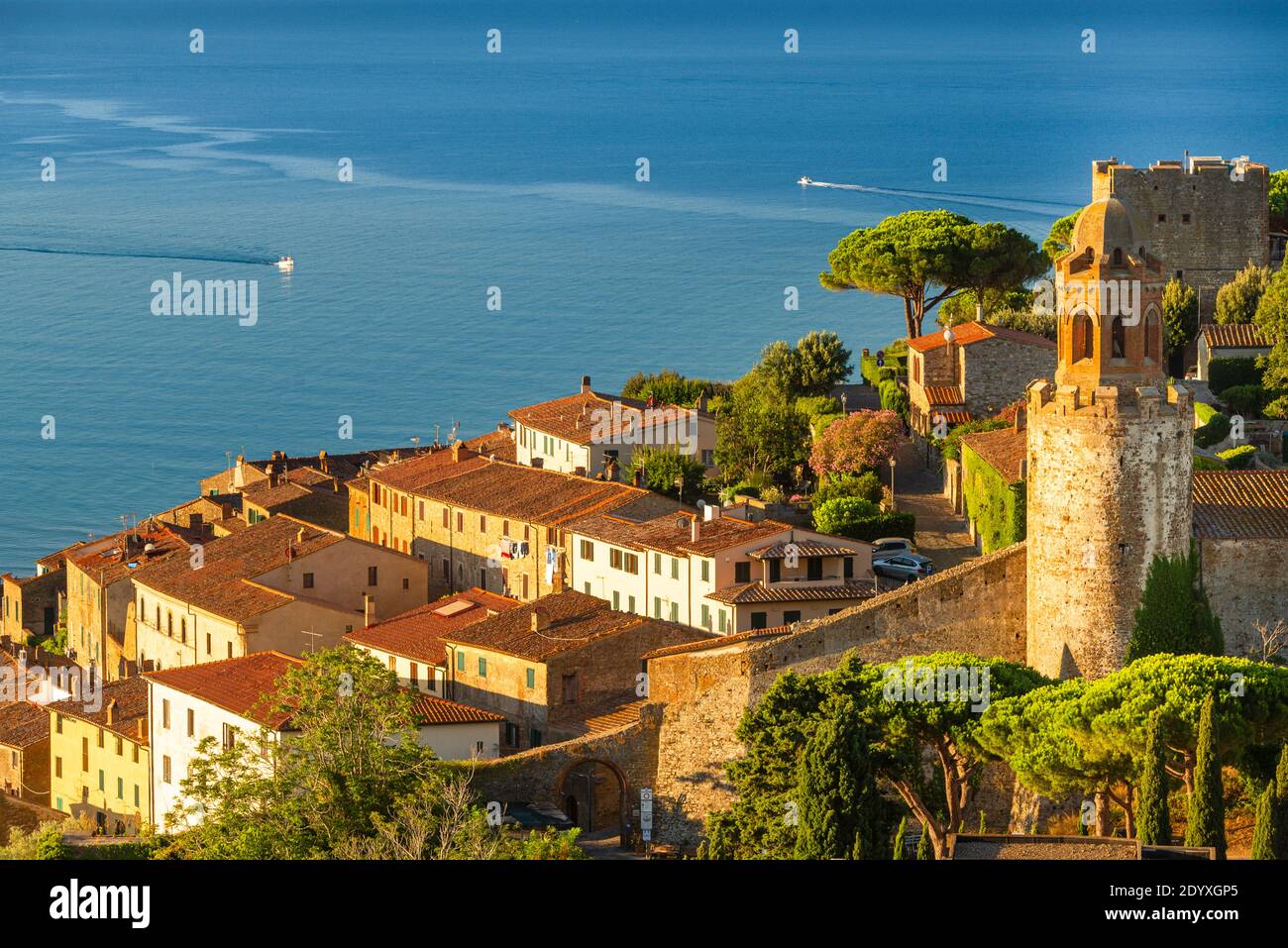 Old Town Castle Harbour Hi res Stock Photography And Images Alamy Old Town Castle Harbour Hi res Stock Photography And Images Alamy